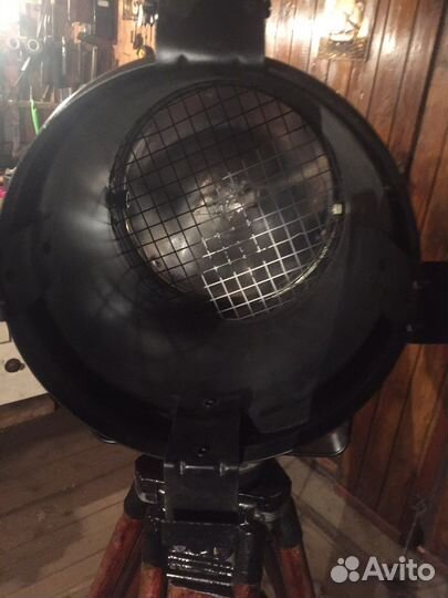 Прожектор на штативе (1)