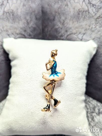 Стильная Брошь 