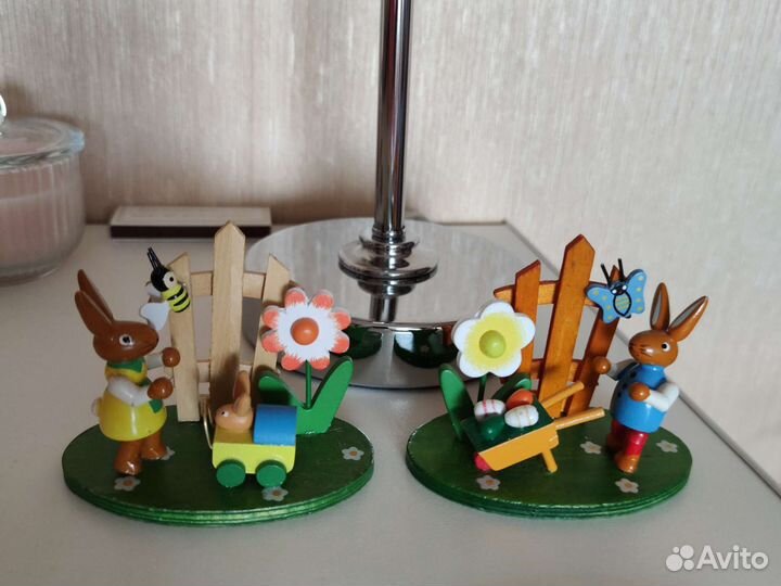 Деревянные композиции кролики