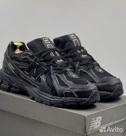 Черные New Balance 1906