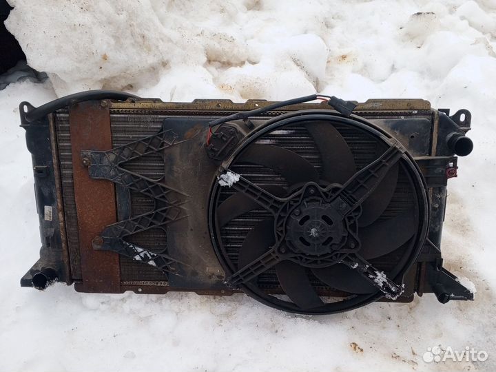 Радиатор охлаждения Форд Транзит 2.0 бензин 1998г