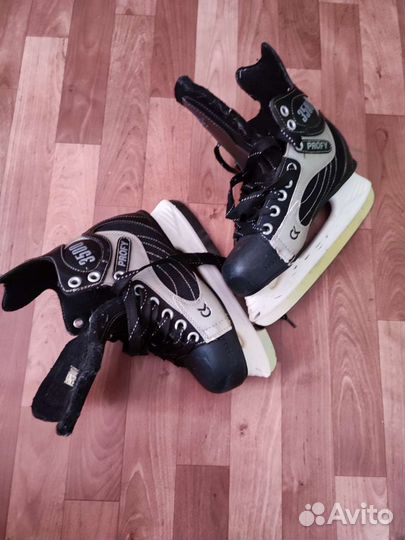 Коньки хоккейные, 36 размер