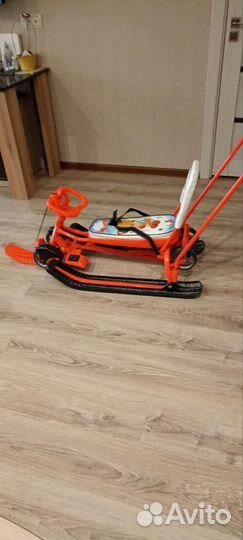 Детский снегокат с колесами