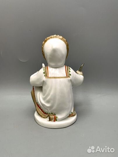 Статуэтка Якутка с севрюгой лфз