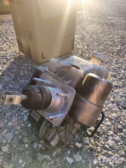 Блок тормозной усилитель в сборе