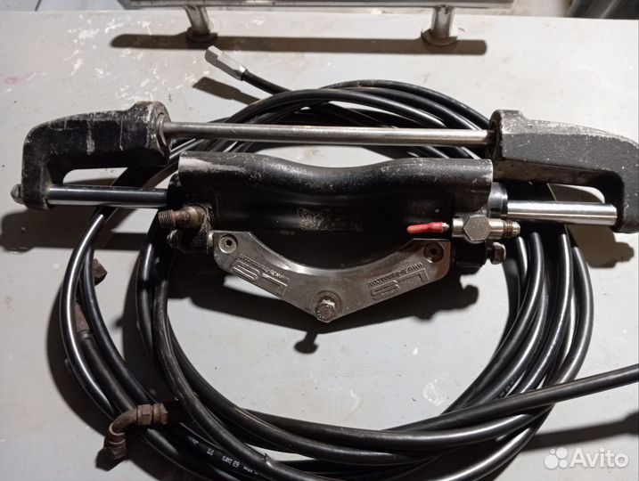 Гидравлический поворотный цилиндр на водный транс