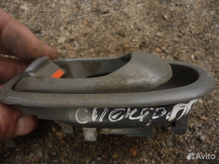 Ручка внутренняя передняя правая киа спектра