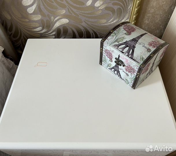 Тумба прикроватная белая