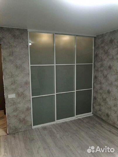 Раздвижная перегородка с матовым стеклом