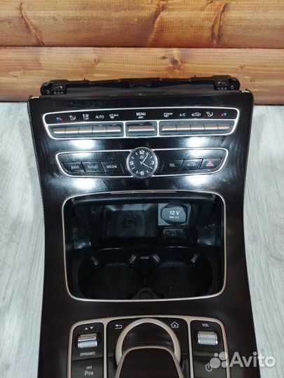 Подлокотник Mercedes E W213 654.920 2017