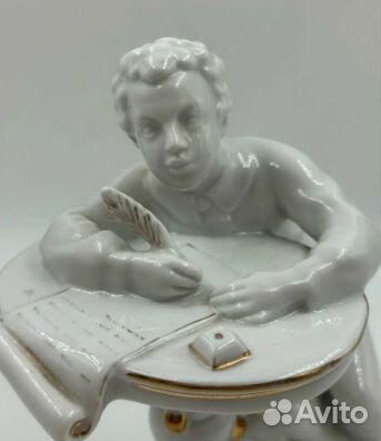 Статуэтка фарфор 