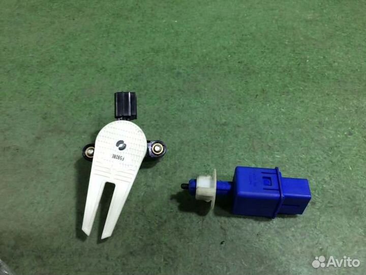 Выключатель стоп-сигнала Honda Shuttle GP7 LEB