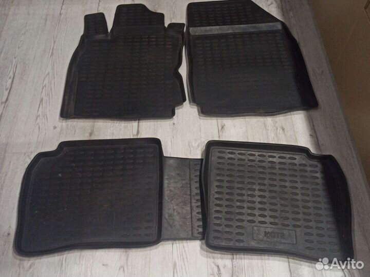 Автомобильные коврики резиновые