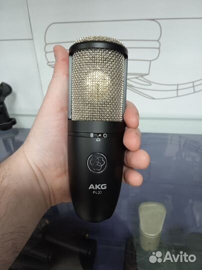 Студийный конденсаторный микрофон AKG P420