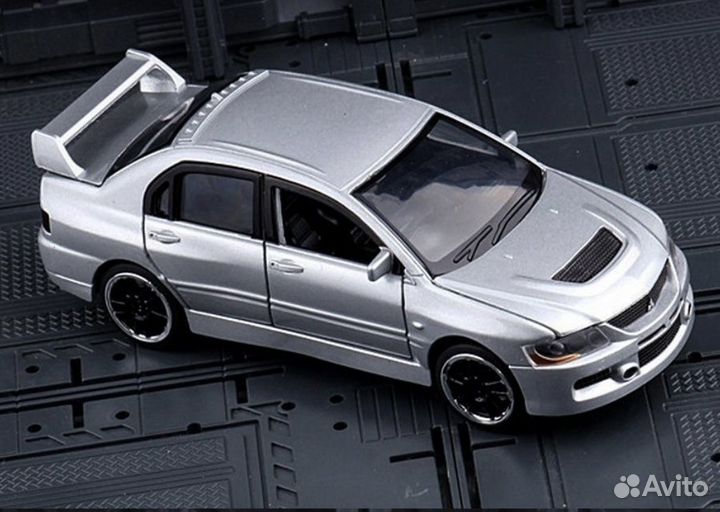 Коллекционная машина Mitsubishi Lancer 9 Evolution