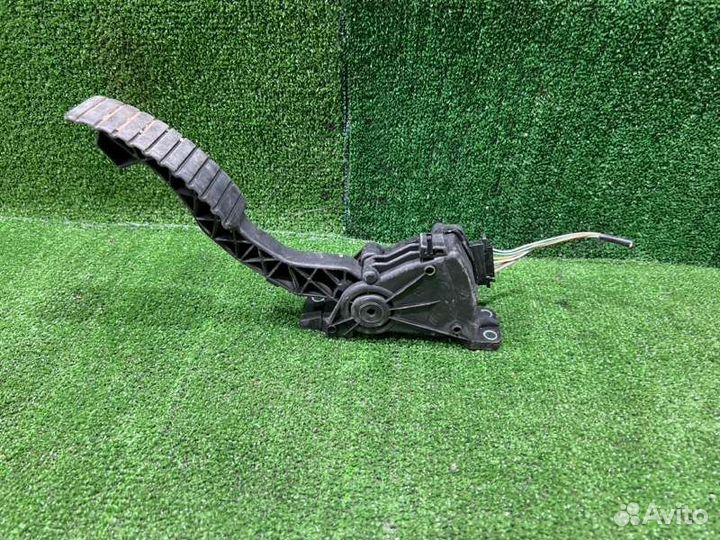 Педаль газа Renault Laguna седан 1.6 2007