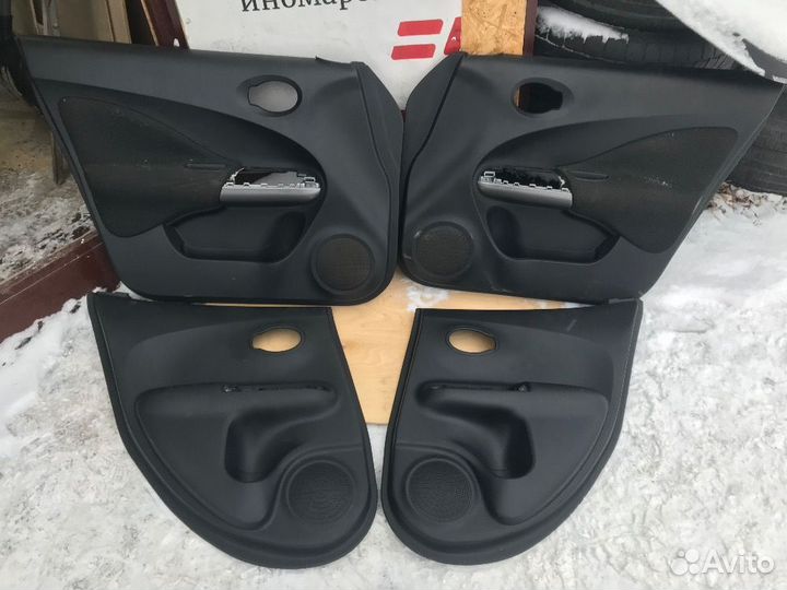 Обшивка двери Nissan Juke I (2010—2014)