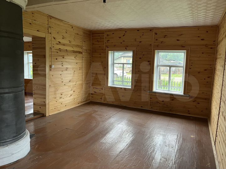 Дом 37,7 м² на участке 6,42 га