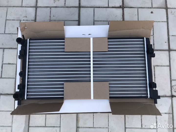 Радиатор охлаждения Поло седан Шкода Рапид Фабия