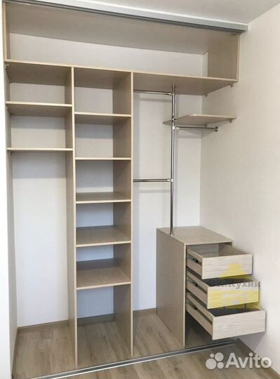 Зеркальный шкаф