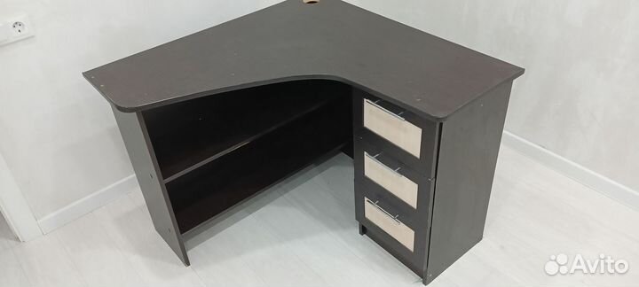 Стол угловой