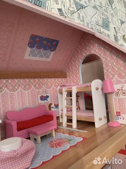 Кукольный домик с мебелью