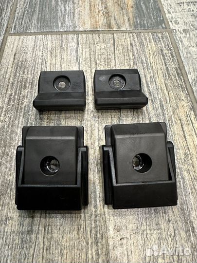 Упоры и ограничители крышки багажника на WV Polo