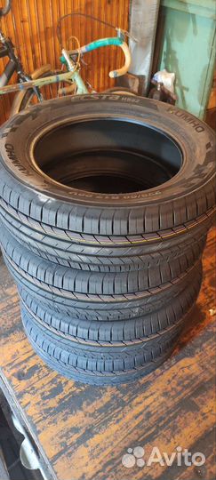 Kumho Ecsta HS52 225/60 R17 99V
