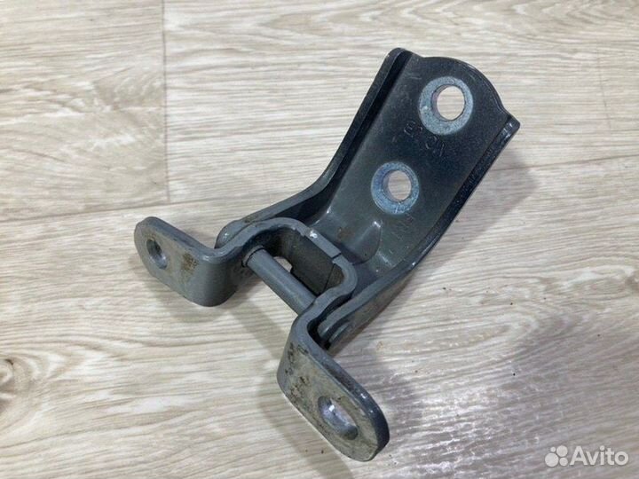 Петля двери передняя правая Kia Rio 2011-2017