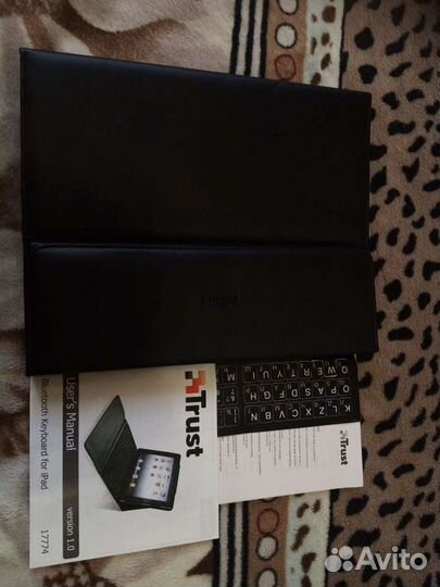 Чехол-клавиатура новый для iPad 2