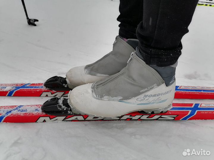 Лыжные ботинки 37 р-р, с носком на 36