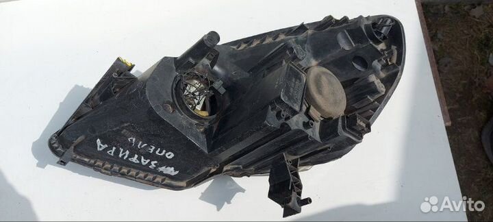 Фара галогеновая передняя правая Opel Zafira B