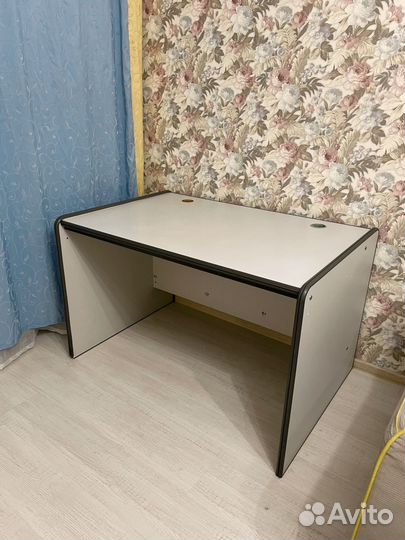 Стол письменный серый