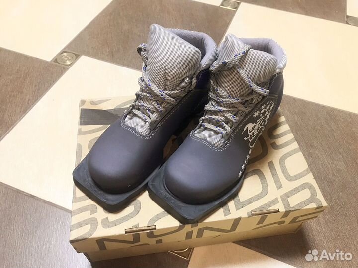 Лыжные ботинки