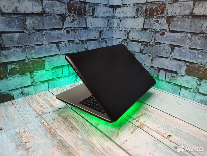 Игровой ноутбук Asus 4ядра/4гига/2 видеокарты