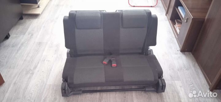 Третий ряд сидений Mazda Premacy 2002