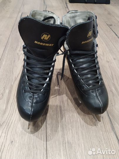 Коньки фигурные женские