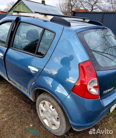 Дверь передняя правая renault sandero 1