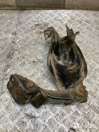 Рычаг подвески верхний передний правый Nissan