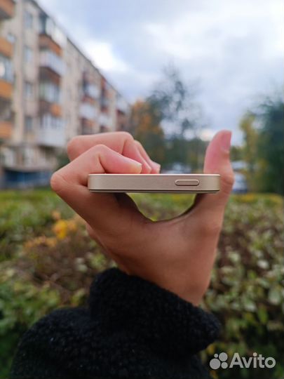 iPhone SE, 32 ГБ