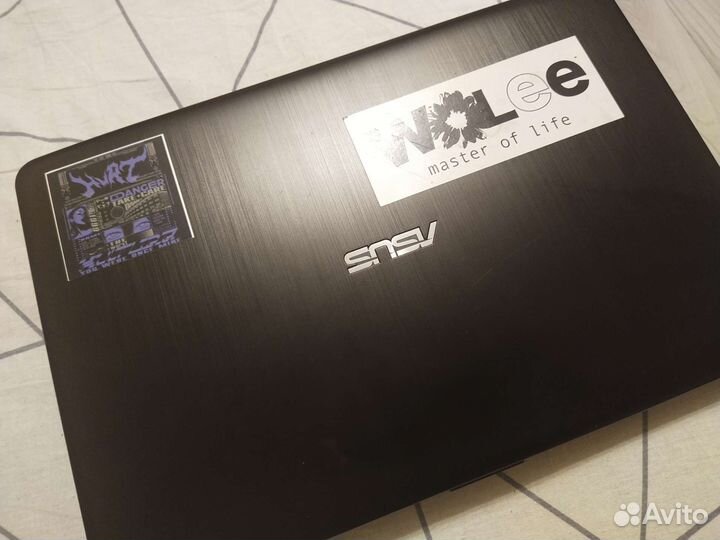 Ноутбук asus