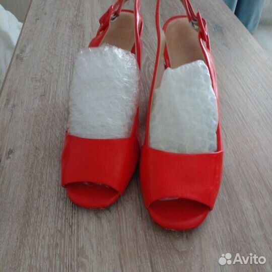 Босоножки basconi