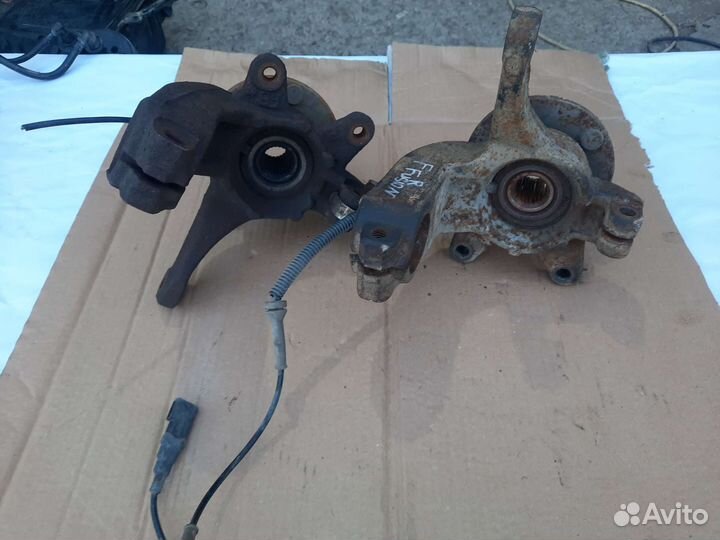 Поворотный кулак Ford Fusion R/L