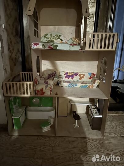Кукольный домик с мебелью