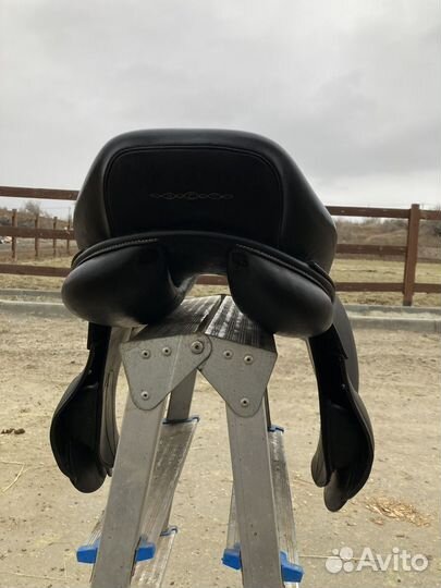 Седло для лошади