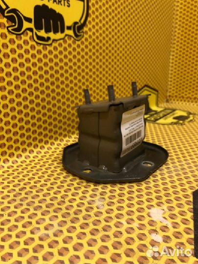 Кронштейн усилителя заднего бампера левый Nissan Qashqai