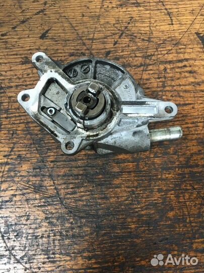 Насос вакуумный Mercedes E-Class W211 OM642 3.0