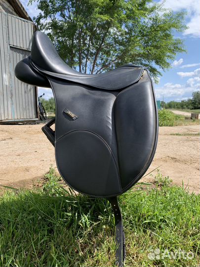 Выездковое седло HKM zeus