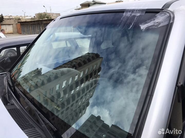Лобовое стекло на Mitsubishi Pajero