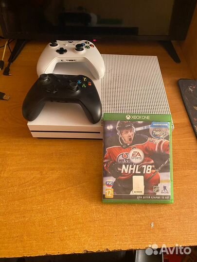 Xbox One s 2 геймпада 1tb